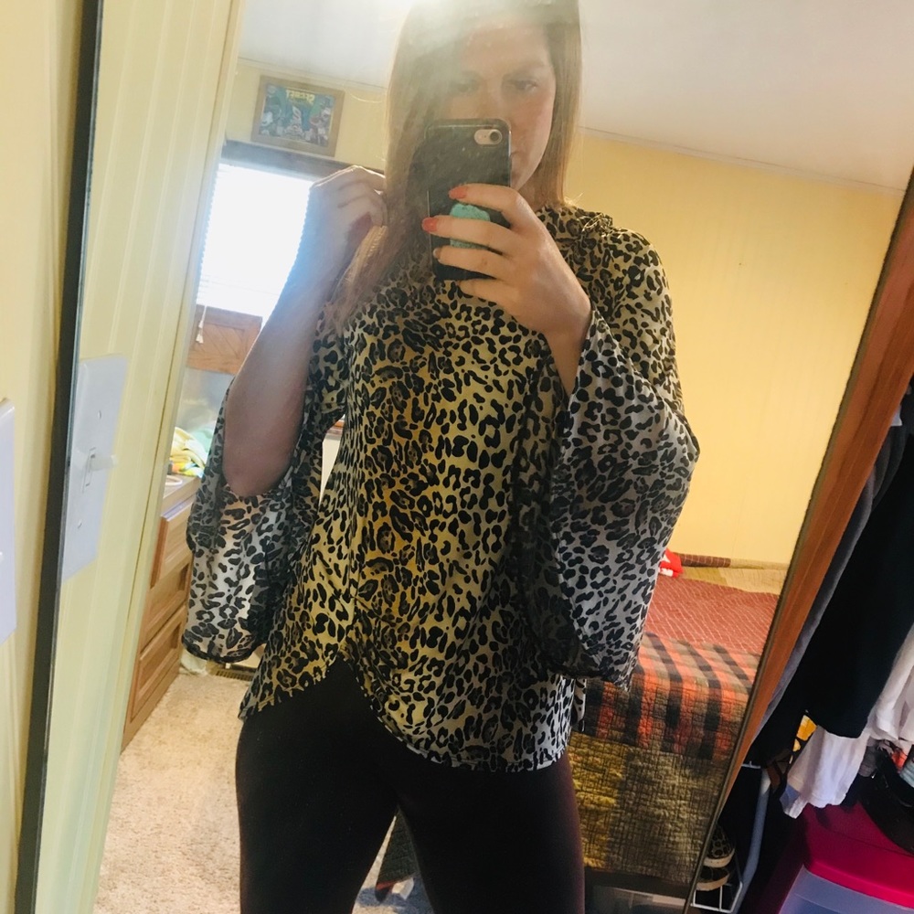 L&B leopard bell sleeves top